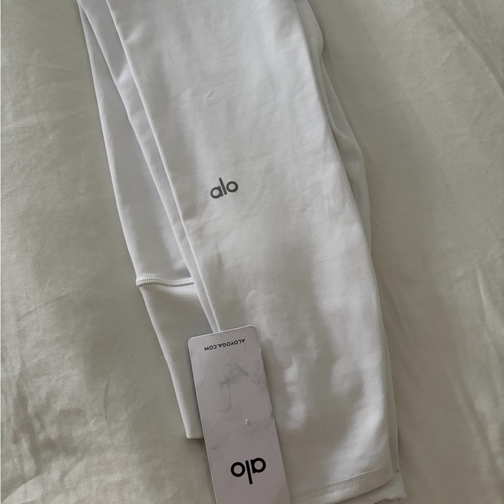 ALO Yoga White High-Rise Leggings with Subtle Logo